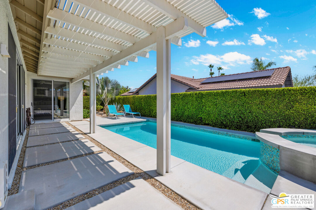 2110 N Paseo De Anza