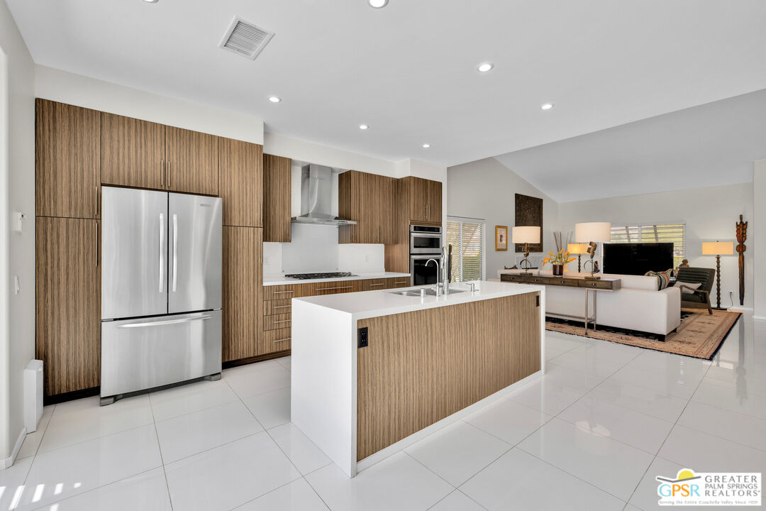 2110 N Paseo De Anza