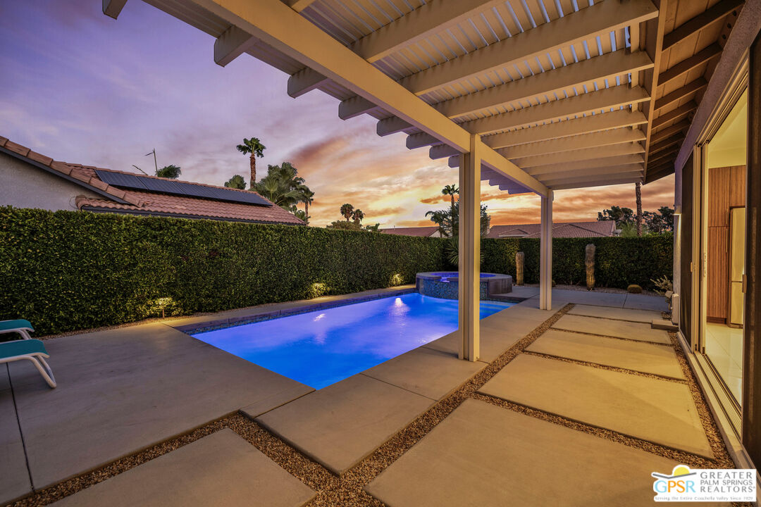 2110 N Paseo De Anza