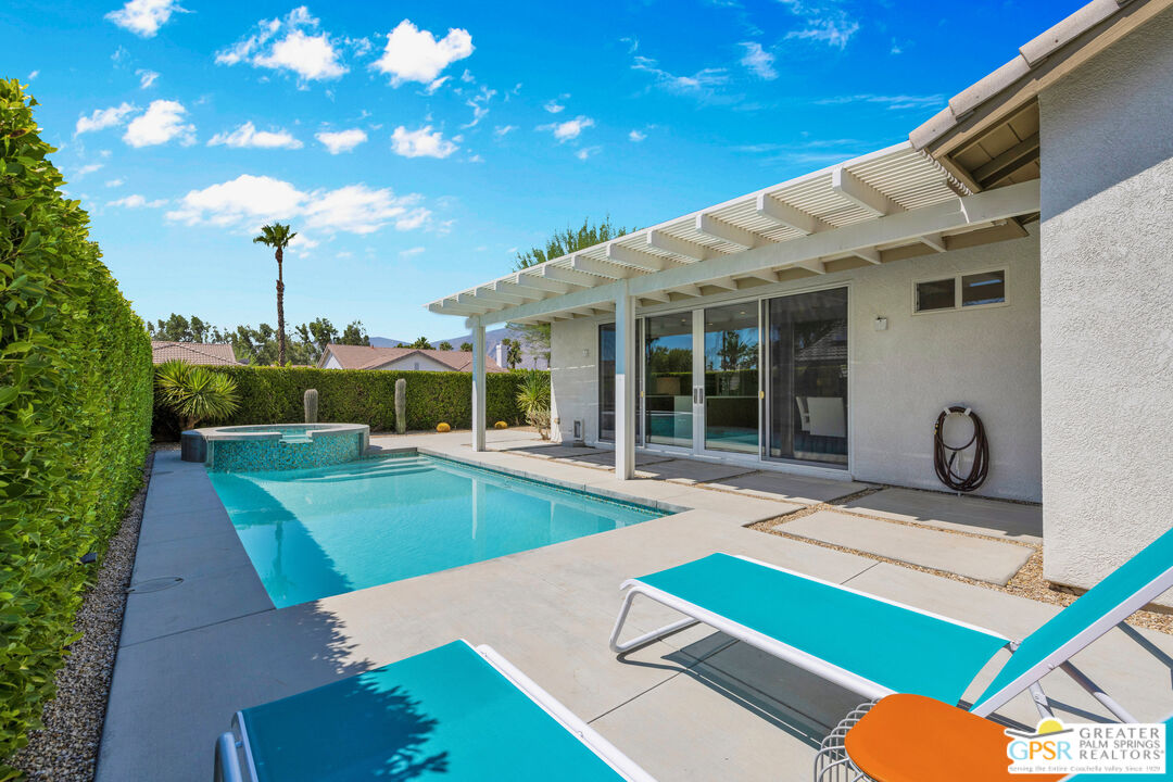 2110 N Paseo De Anza