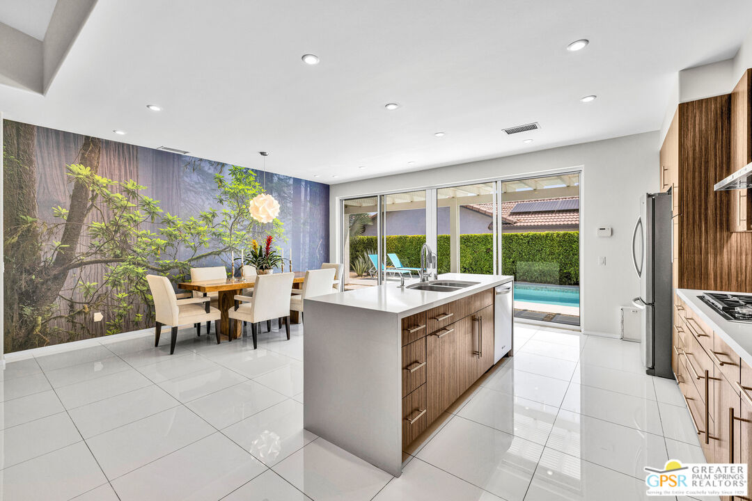 2110 N Paseo De Anza