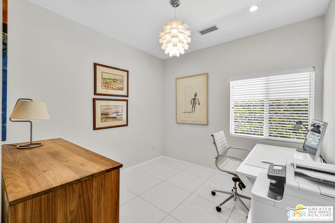 2110 N Paseo De Anza