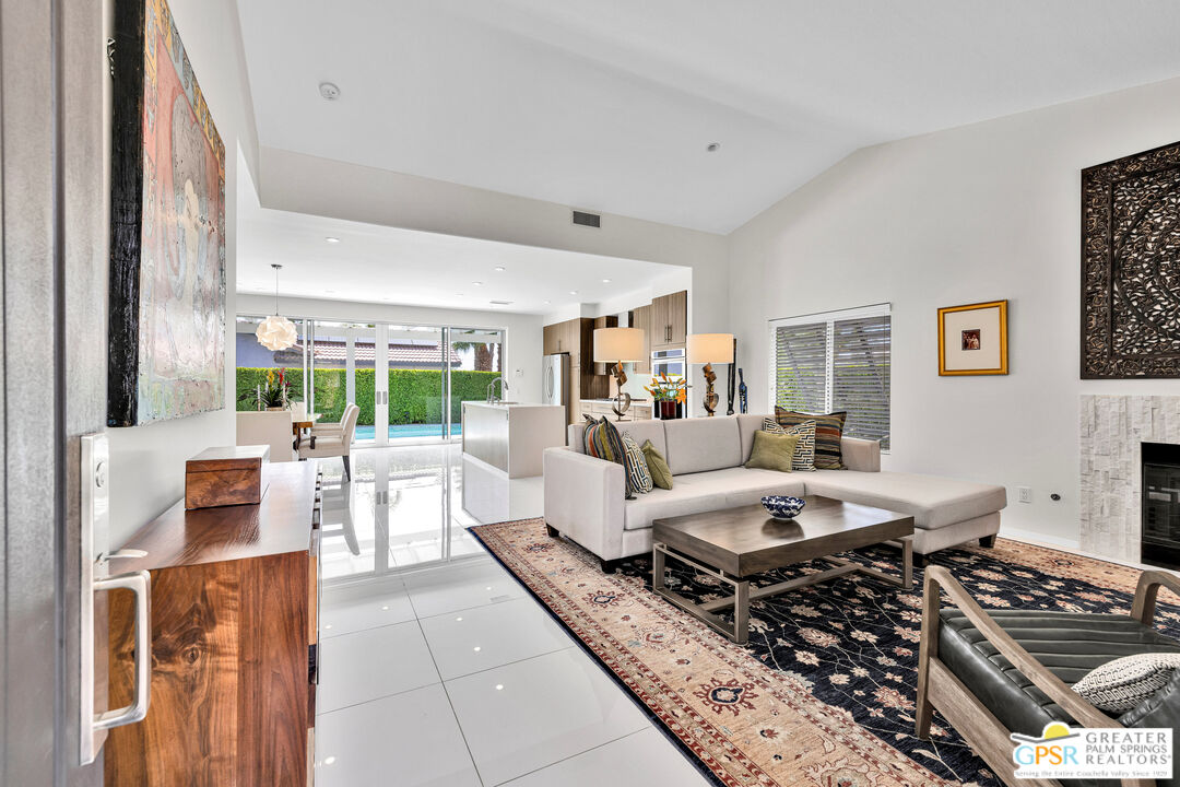 2110 N Paseo De Anza
