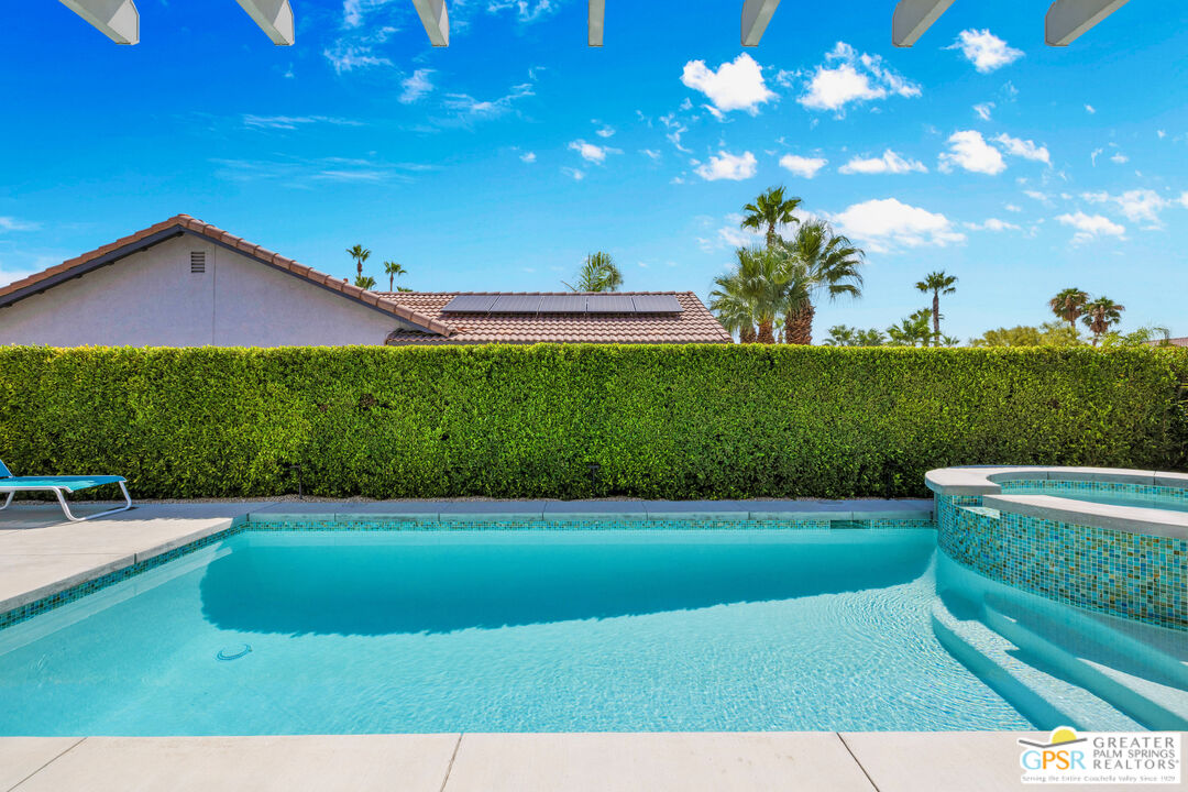 2110 N Paseo De Anza