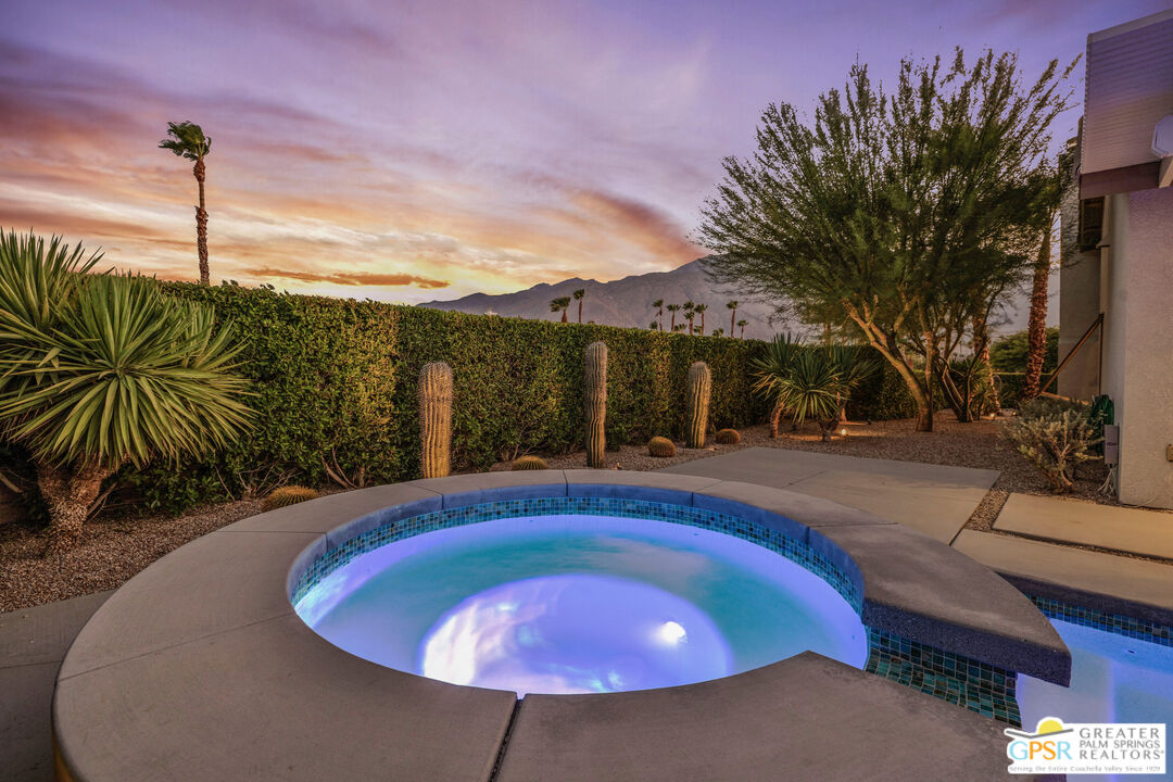 2110 N Paseo De Anza