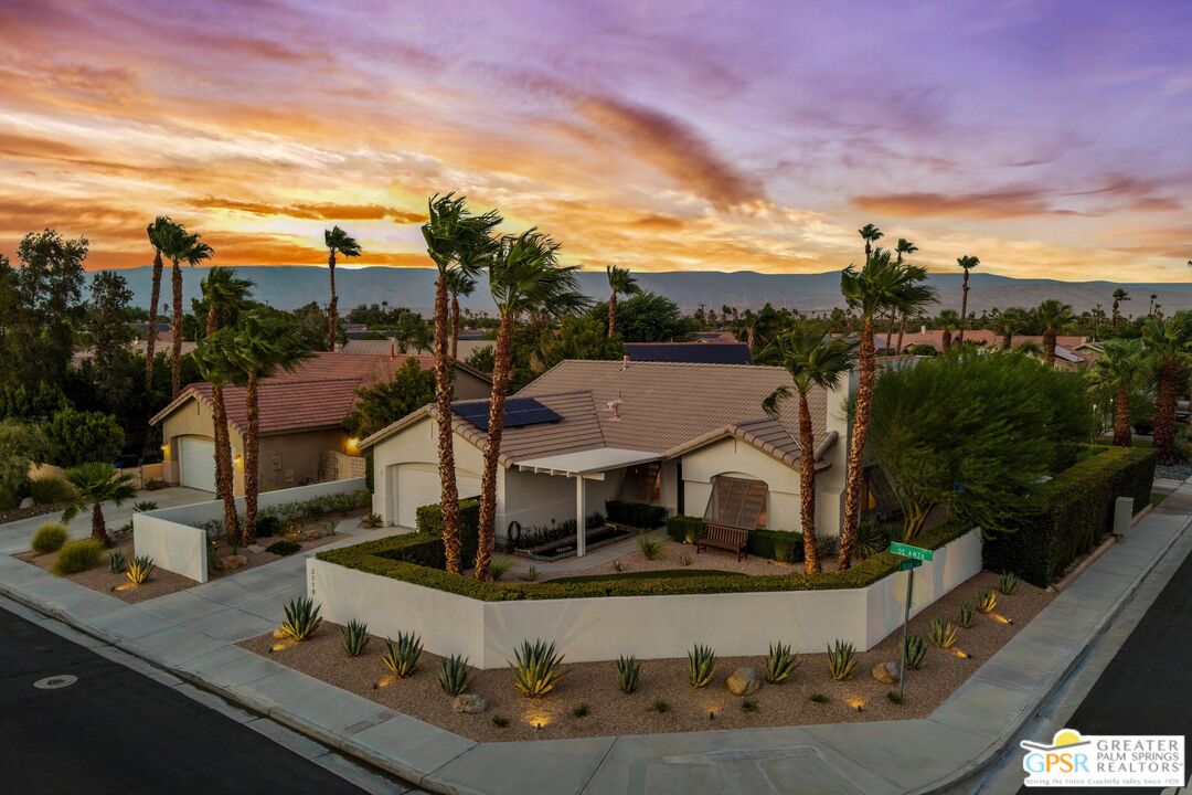 2110 N Paseo De Anza