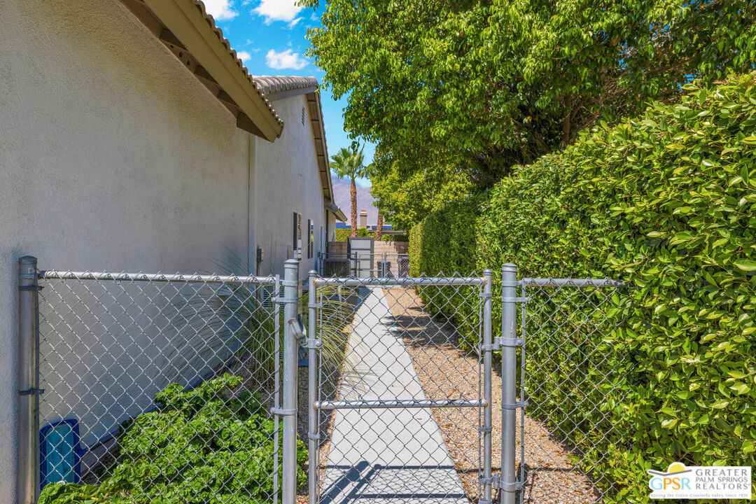 2110 N Paseo De Anza