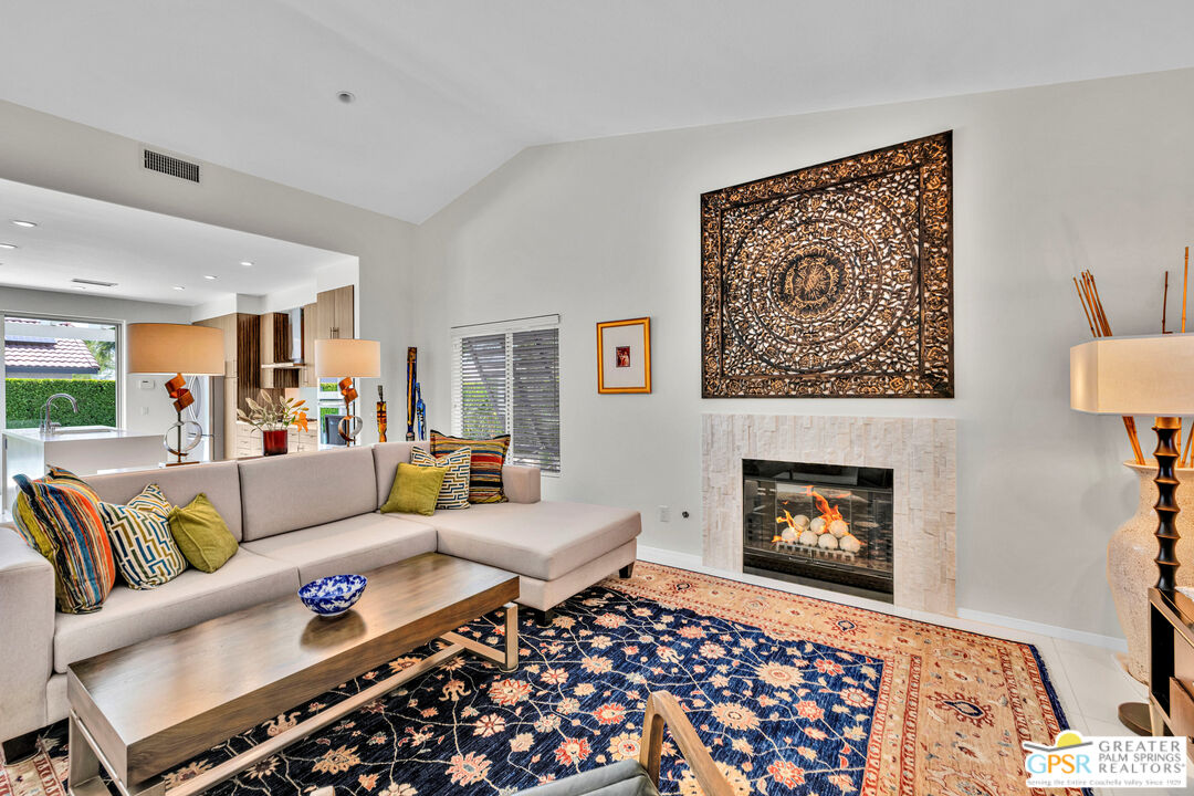 2110 N Paseo De Anza