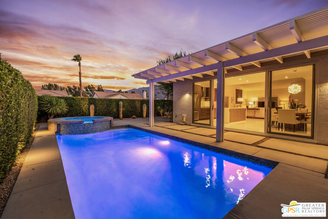 2110 N Paseo De Anza