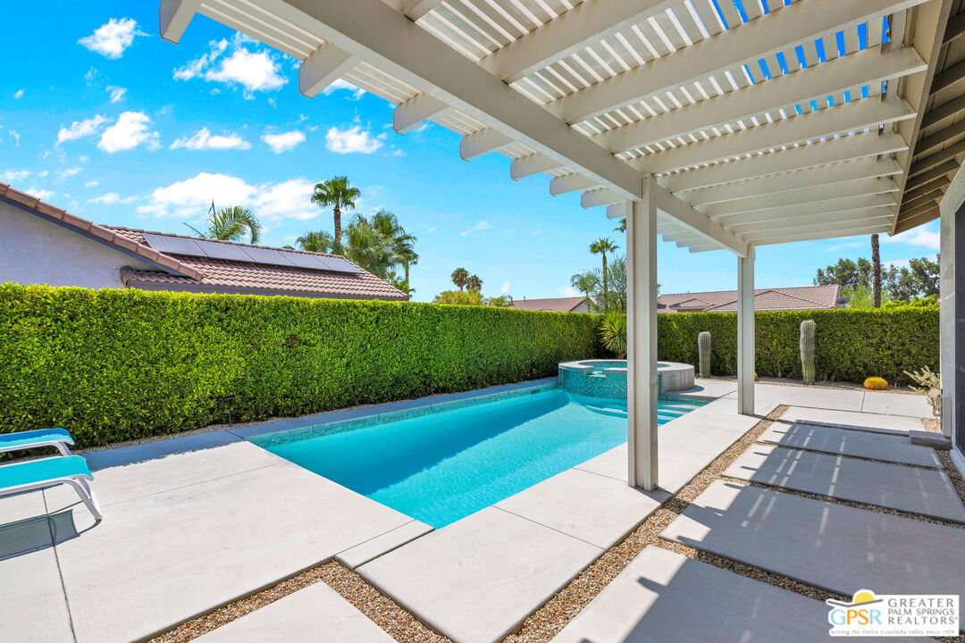 2110 N Paseo De Anza