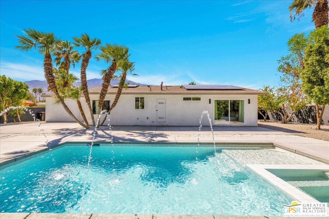 2092 N San Antonio Rd