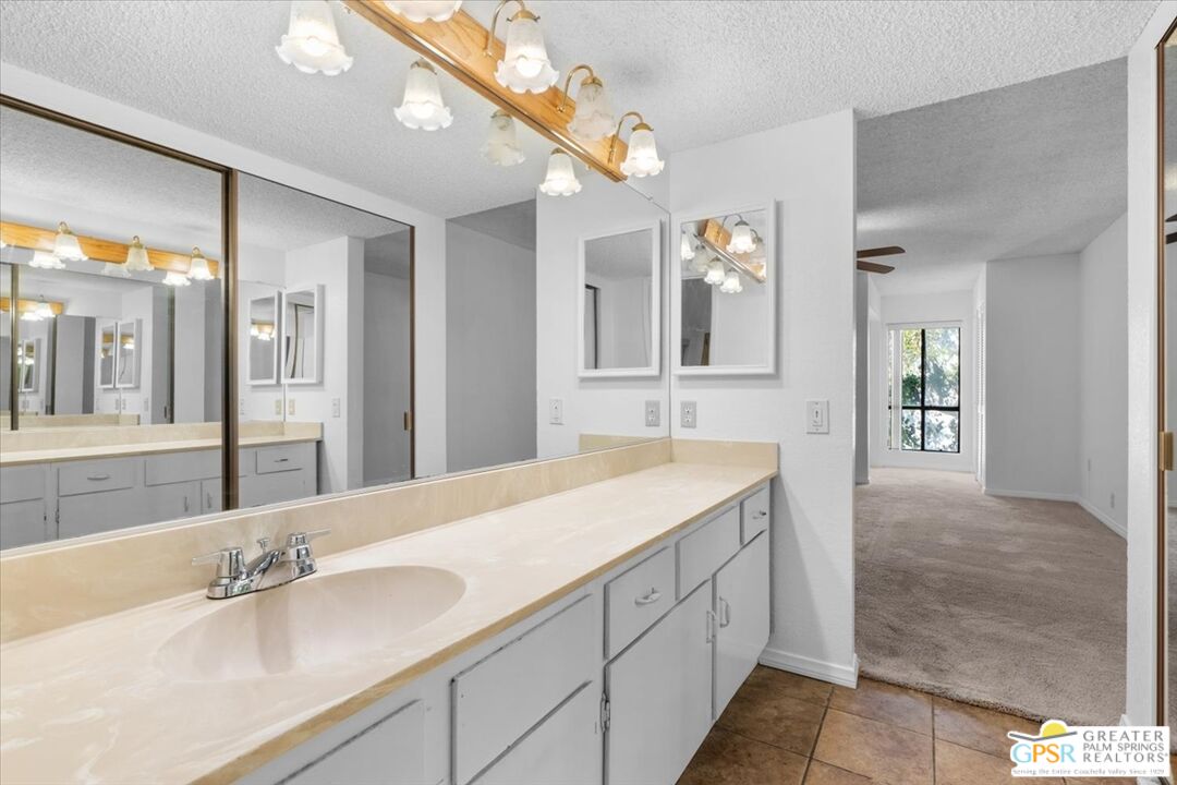 5125 E Waverly Dr Unit: B2