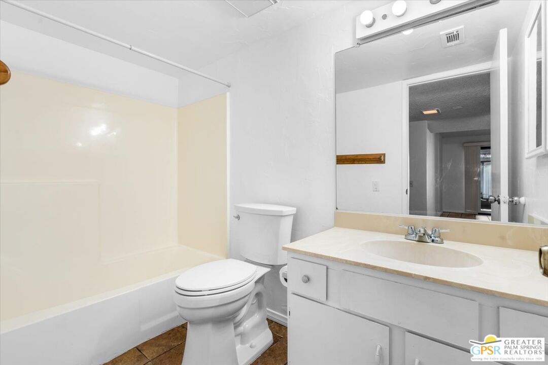 5125 E Waverly Dr Unit: B2