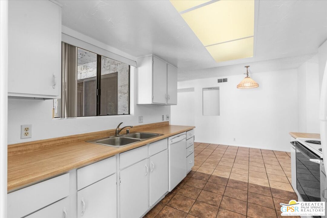 5125 E Waverly Dr Unit: B2