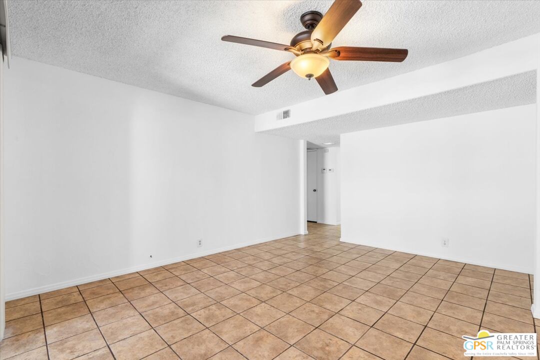 5125 E Waverly Dr Unit: B2