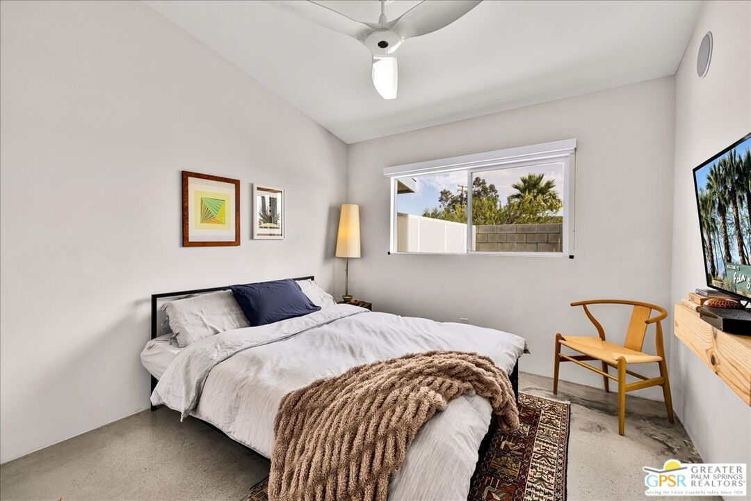 1979 N Los Alamos Rd