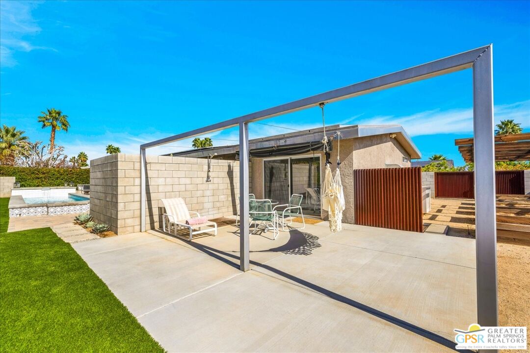 1979 N Los Alamos Rd