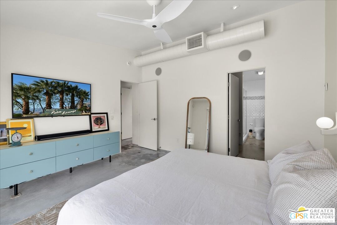 1979 N Los Alamos Rd