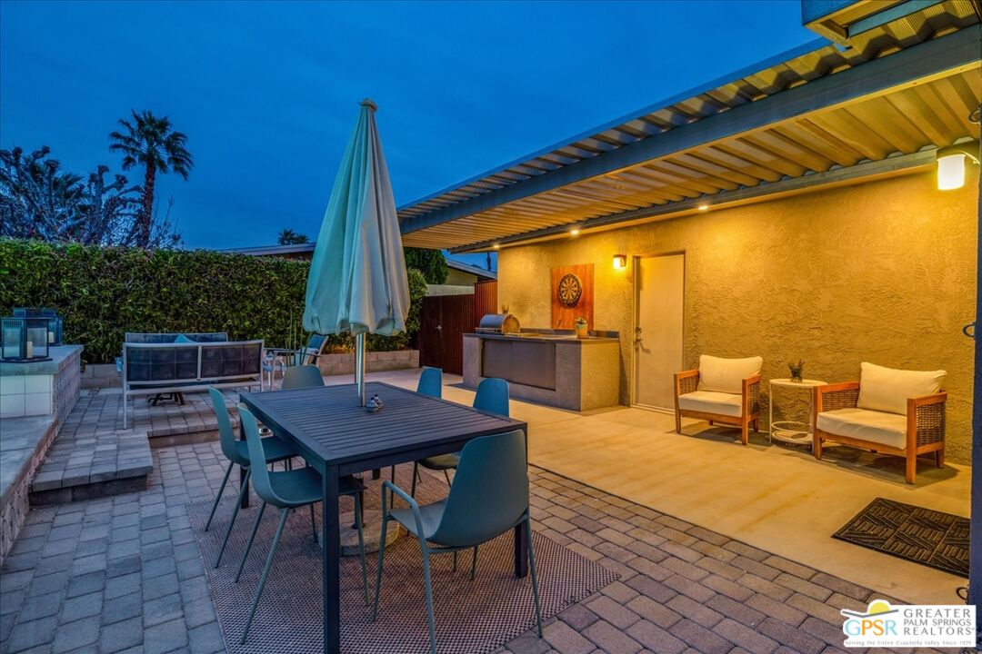 1979 N Los Alamos Rd