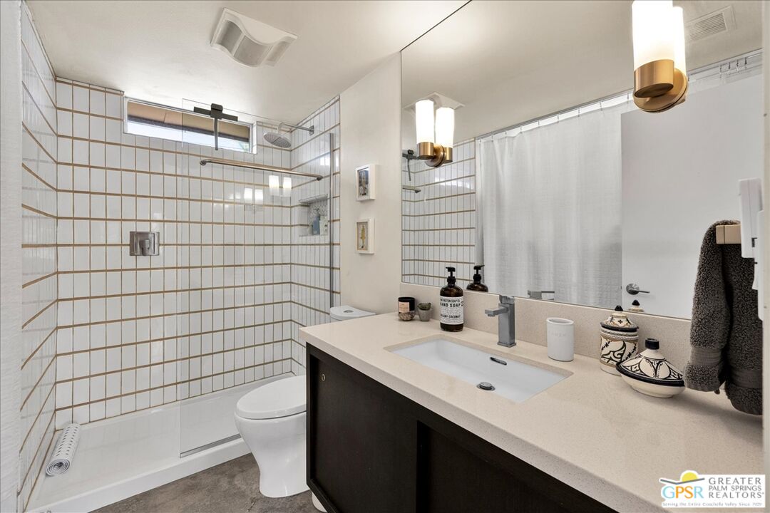 1979 N Los Alamos Rd