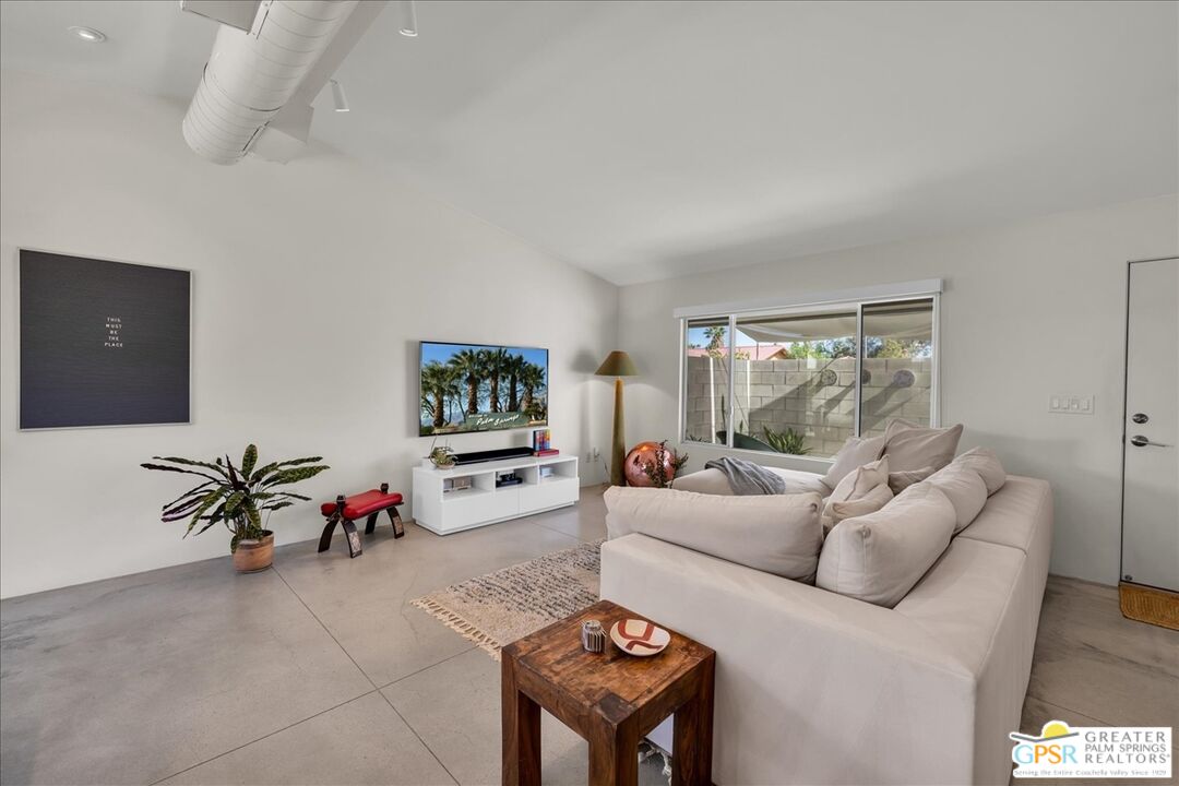 1979 N Los Alamos Rd