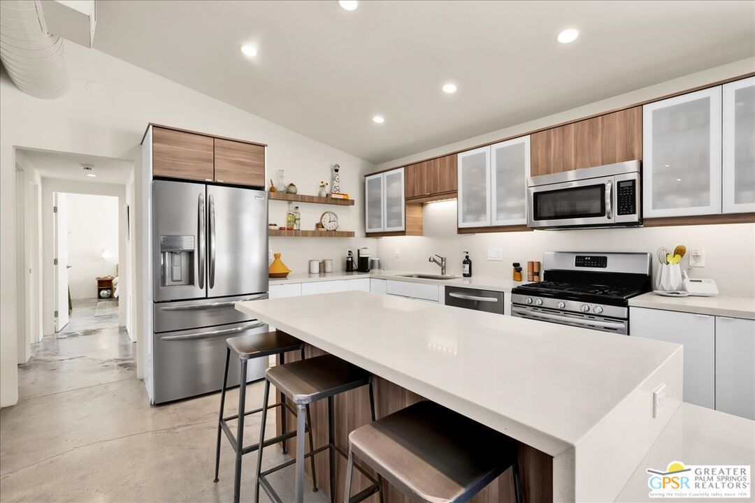 1979 N Los Alamos Rd