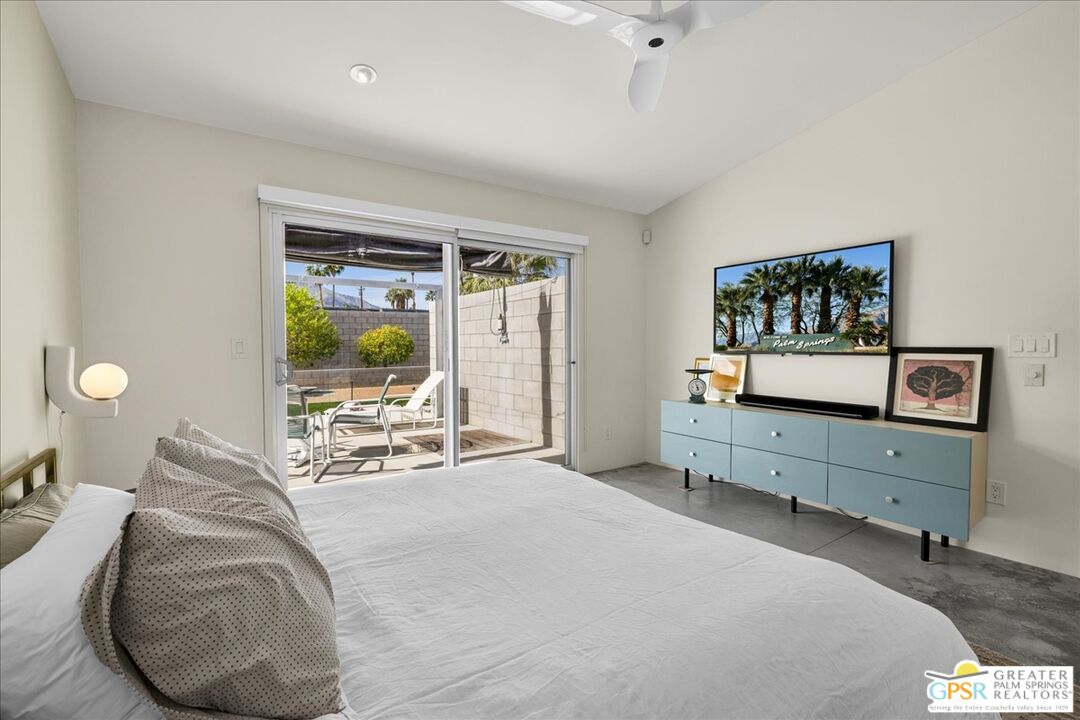 1979 N Los Alamos Rd