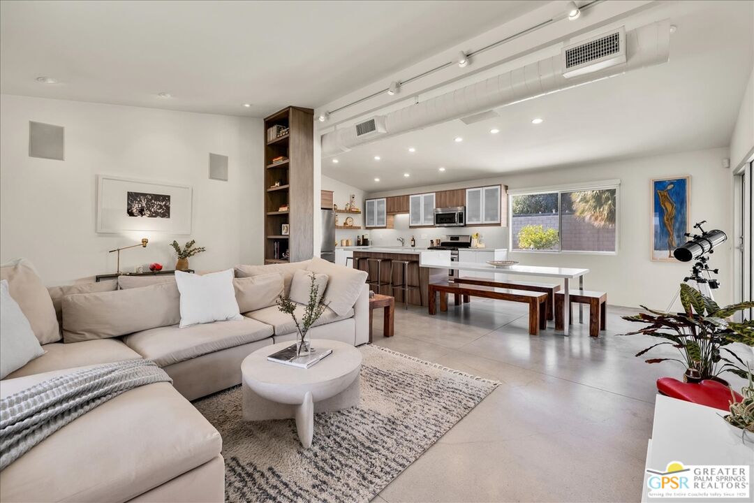 1979 N Los Alamos Rd