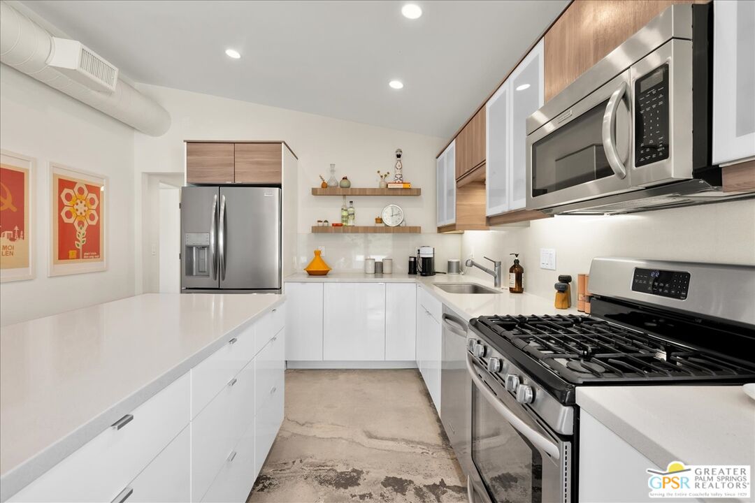 1979 N Los Alamos Rd