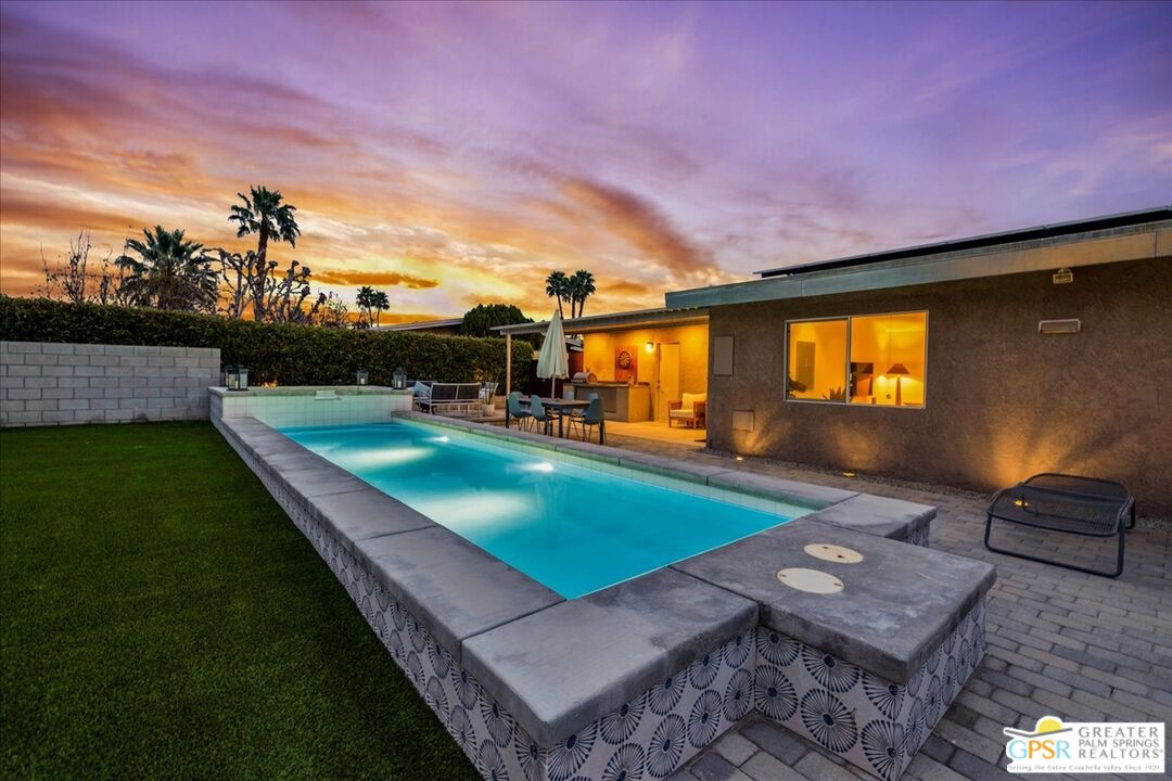 1979 N Los Alamos Rd