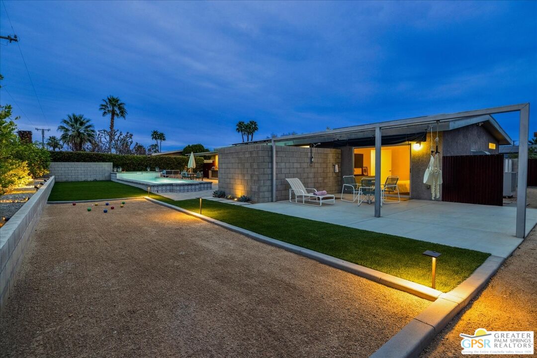 1979 N Los Alamos Rd