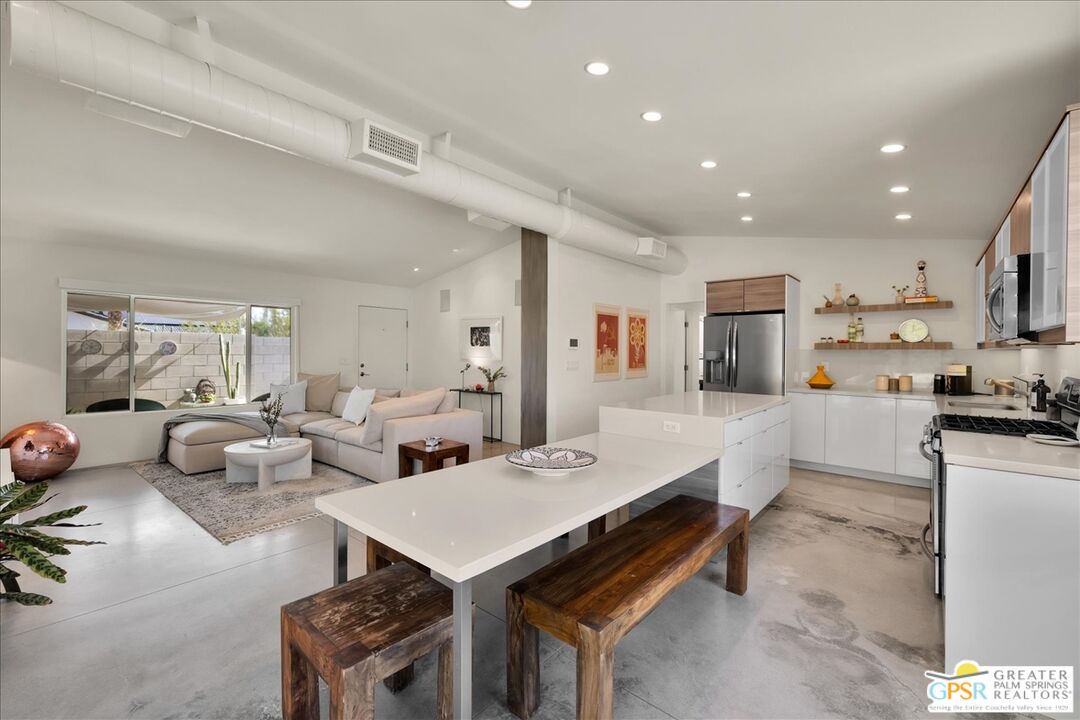 1979 N Los Alamos Rd