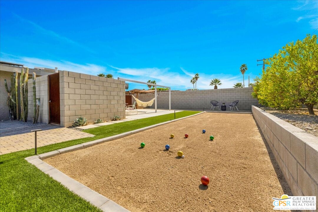 1979 N Los Alamos Rd