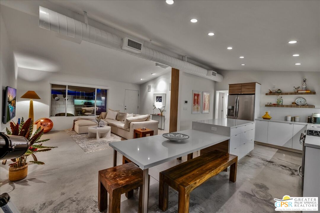 1979 N Los Alamos Rd