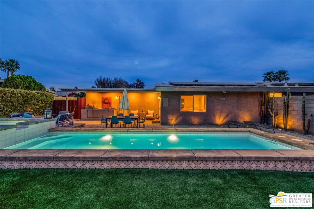 1979 N Los Alamos Rd