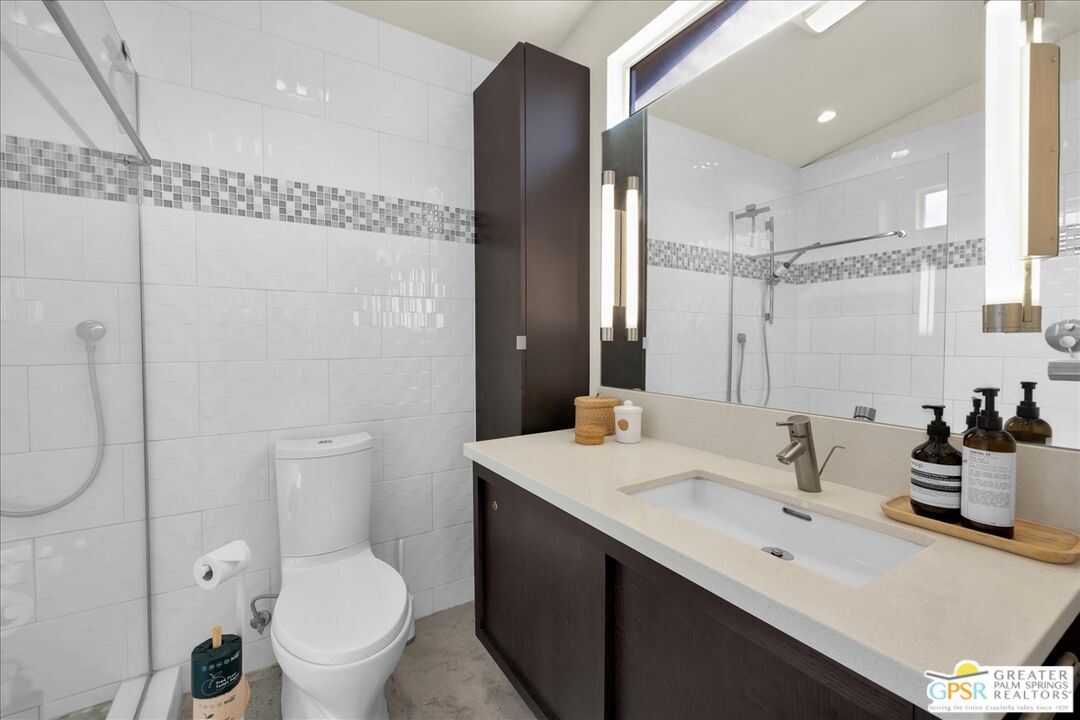 1979 N Los Alamos Rd