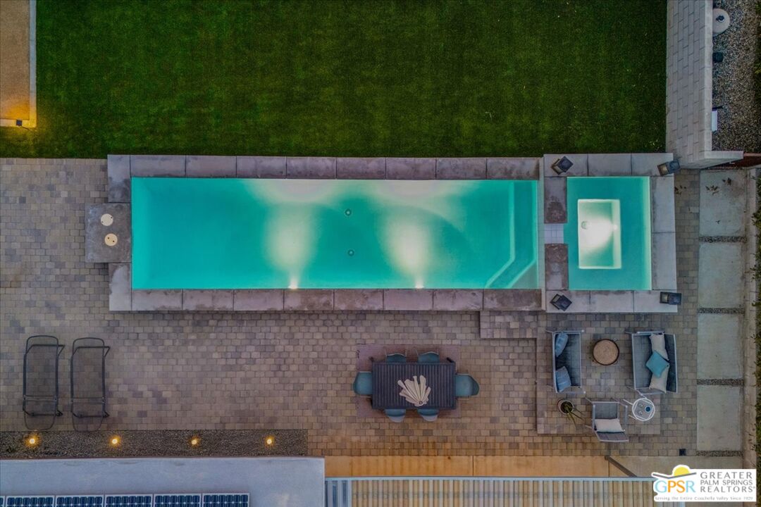 1979 N Los Alamos Rd