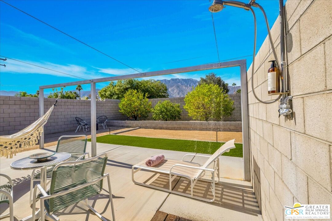 1979 N Los Alamos Rd