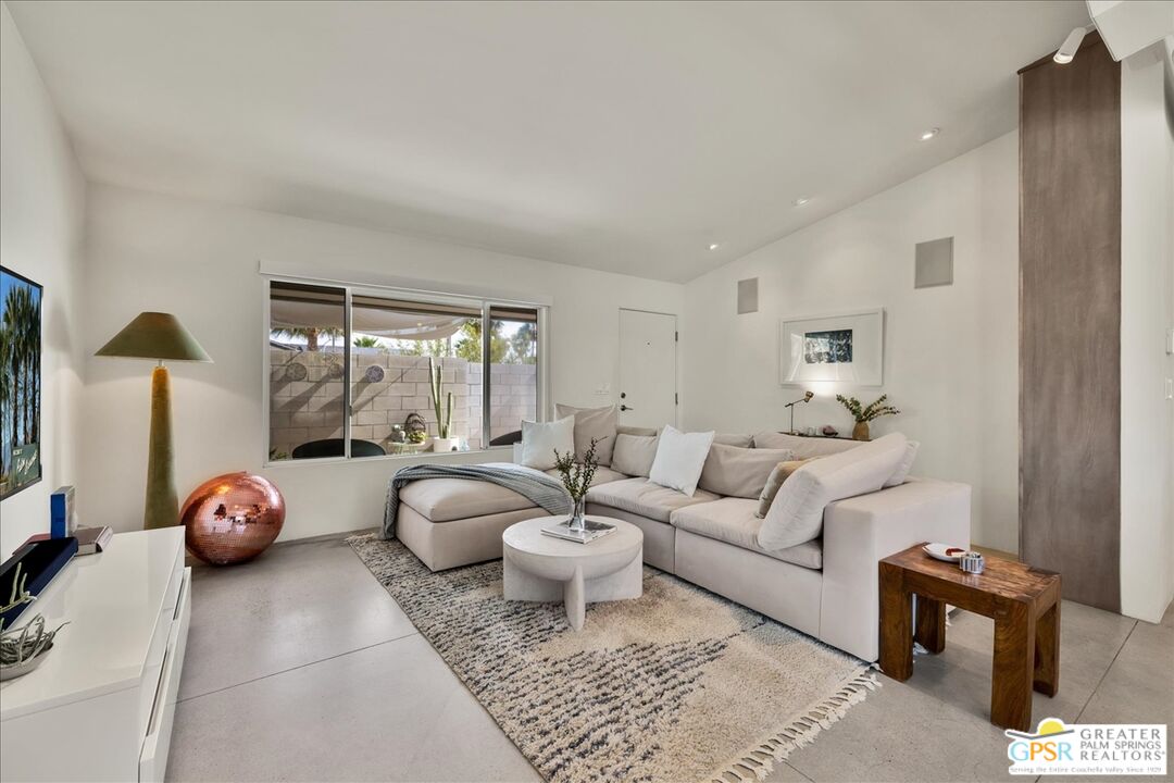 1979 N Los Alamos Rd