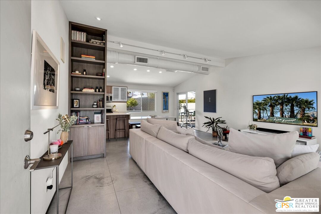 1979 N Los Alamos Rd