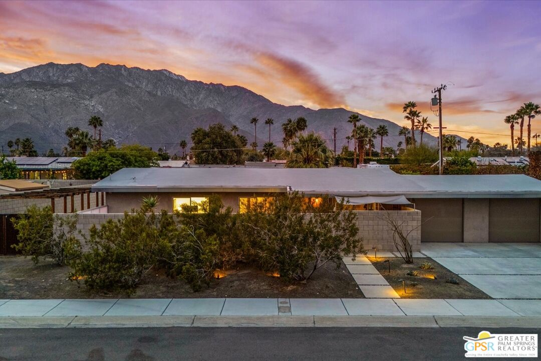 1979 N Los Alamos Rd