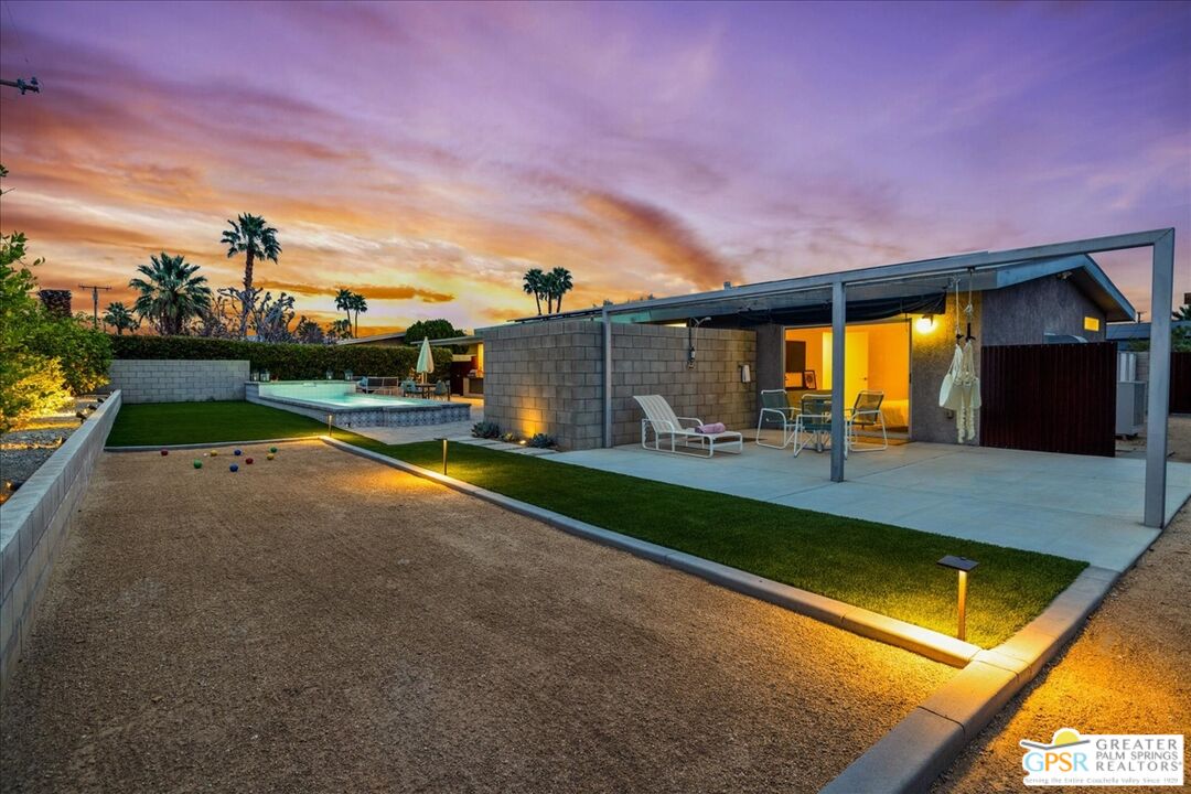 1979 N Los Alamos Rd