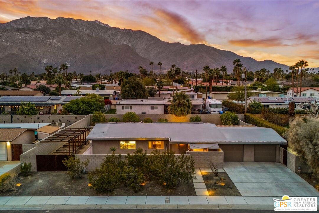 1979 N Los Alamos Rd