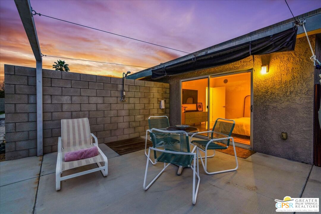 1979 N Los Alamos Rd