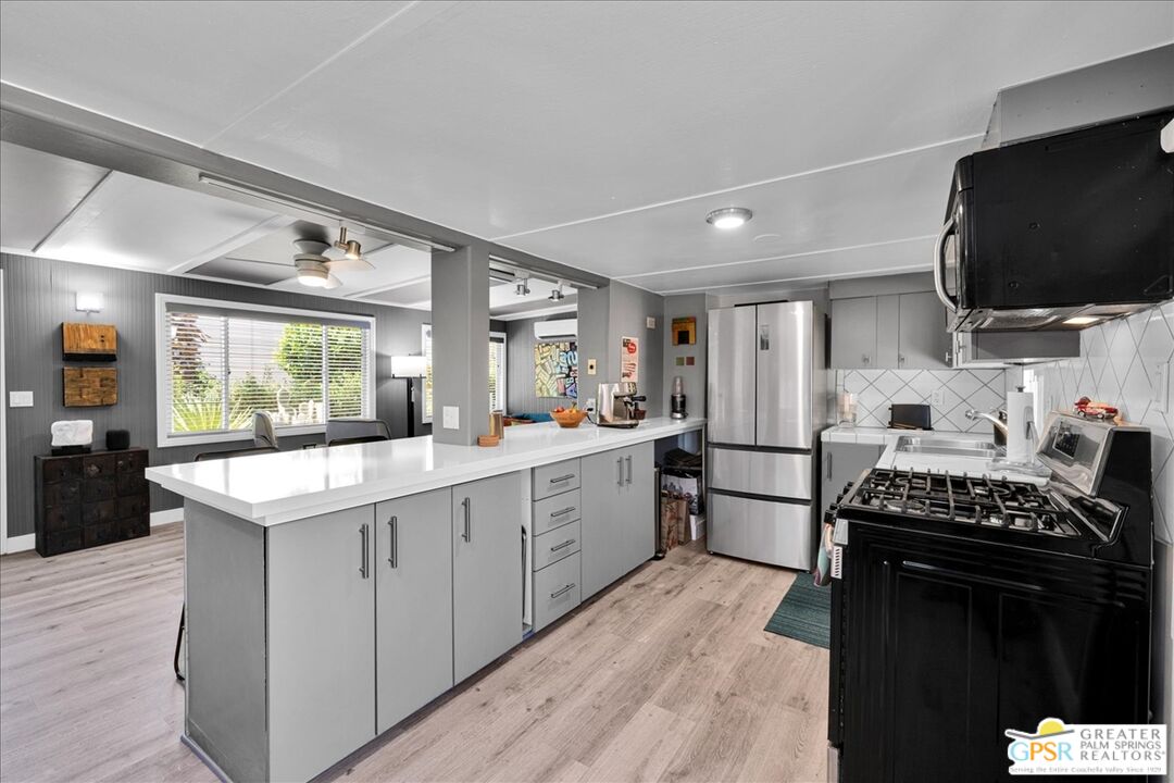107 Caravan St