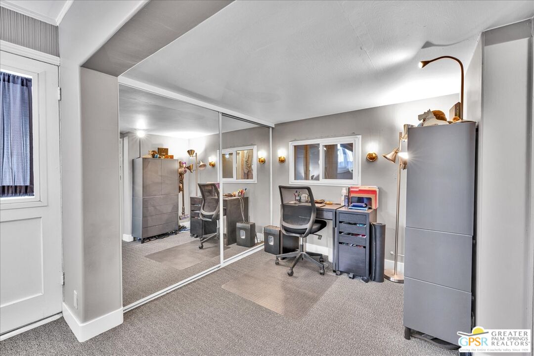 107 Caravan St