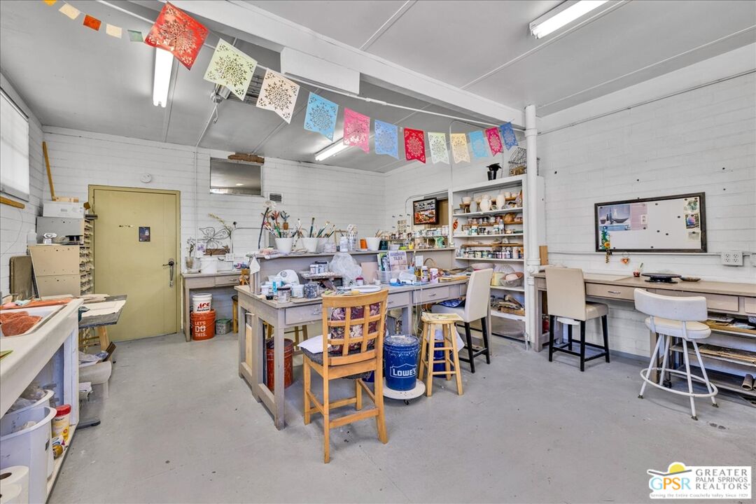 107 Caravan St