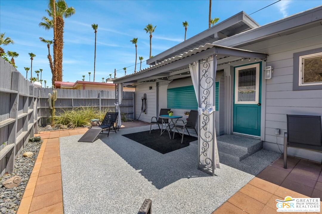 107 Caravan St