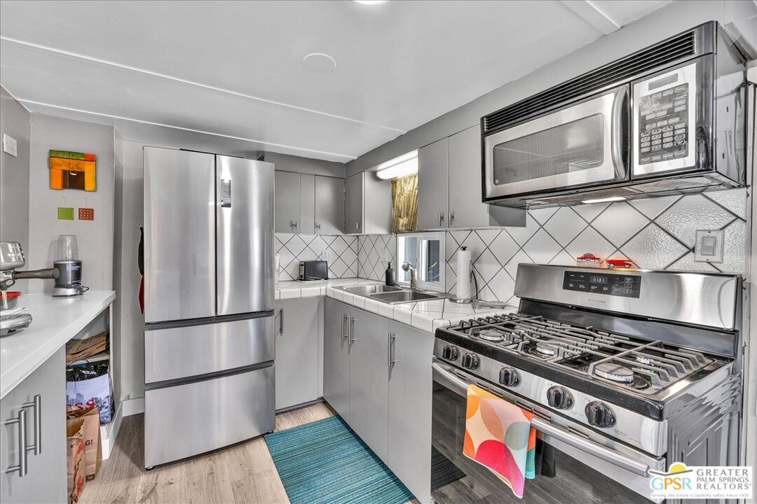 107 Caravan St
