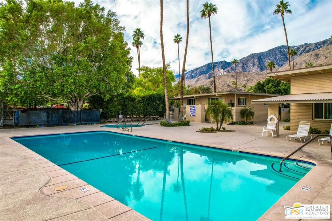 107 Caravan St
